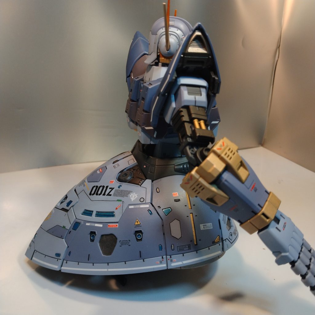 横から!前面と両サイドのメッシュを見せるポイントと思い作りましたが!完成してみると、そうでも無いですね!😅