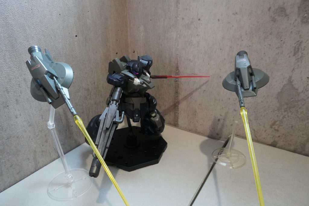 肩部武装（ドローン）射出状態