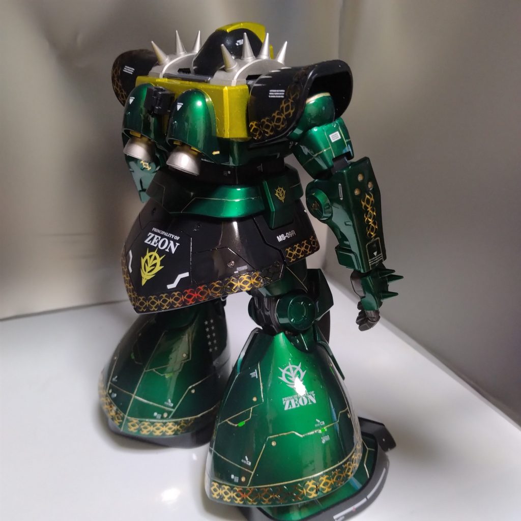 スジ彫り入れて墨入れは、取り敢えず目立てば良いのでゴールドです！