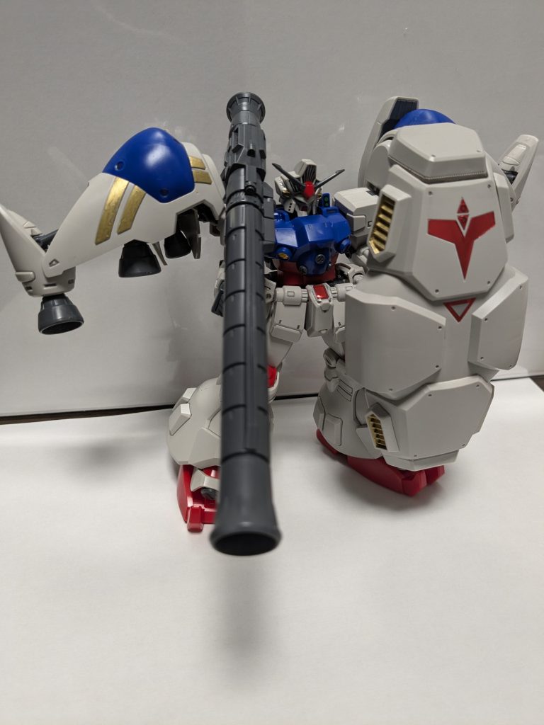 シールドとアトミック・バズーカの大きさがすごいですね〜(gundam-kao4)