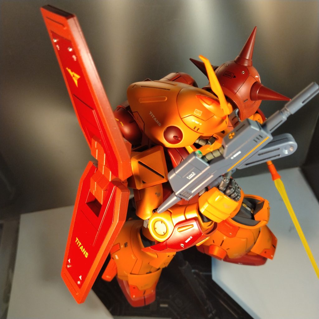 そこそこスジ彫り、頑張りました！勿論色を足した箇所はスジ彫りで仕切ってます！