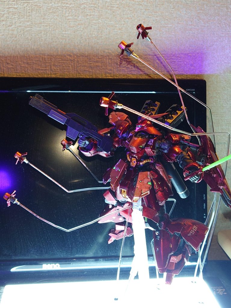 ファンネル放出❗今回はタミヤのソフトプラ材を使って接続。スラスターエフェクトが欲しいところ。