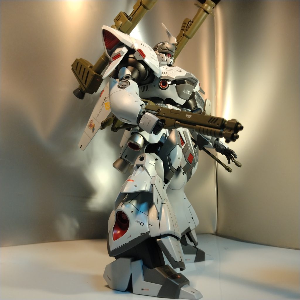 カラーリングは悩んだのですが薄いグレー系で塗装しました！画像で見ると白に見えますが！🤔