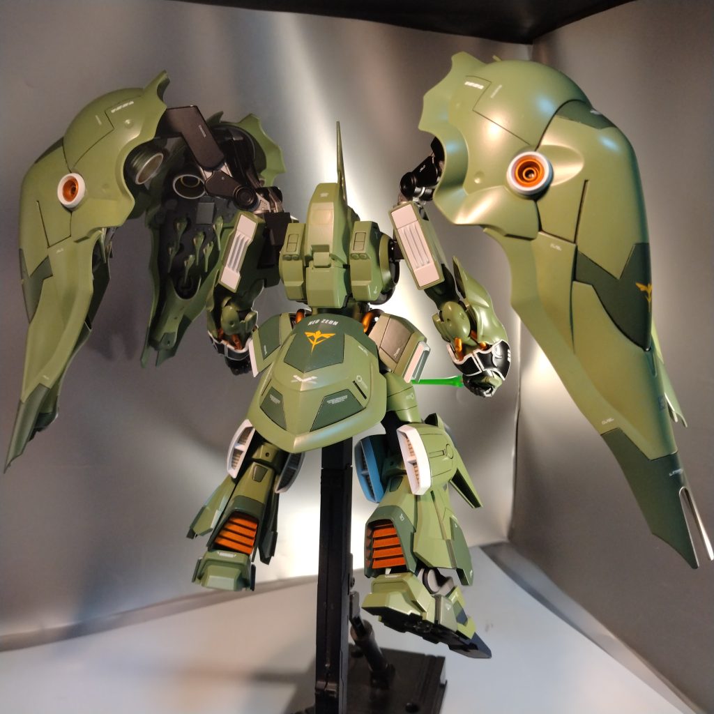 スジ彫りと塗り分けと、頑張ってやりましたが！完成すると結構普通に見えて物足りない感じがしました！（笑）