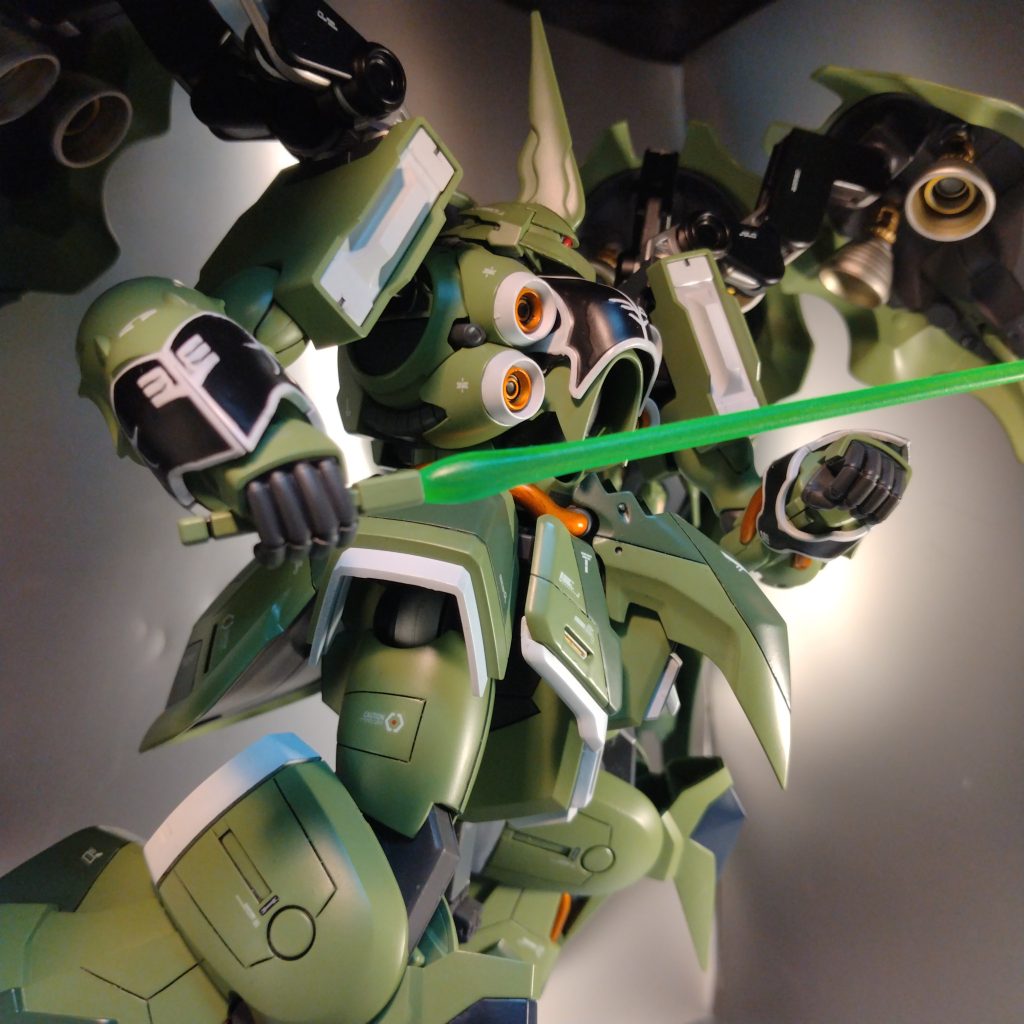 首は延長してるので！余裕でどちらにも動かせます！