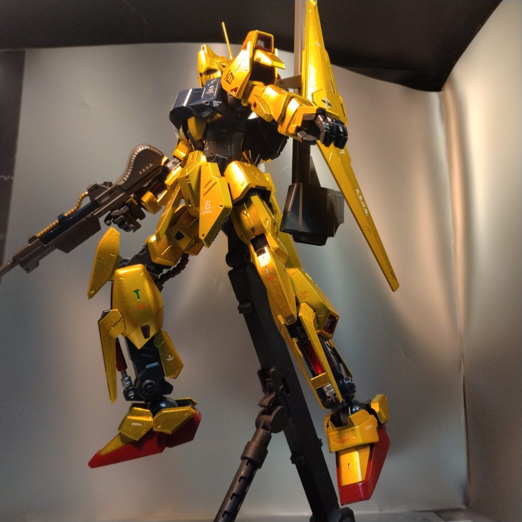 機体がゴールドなので！アイデアが乏しい私には思いつかずに塗装のみになりました！