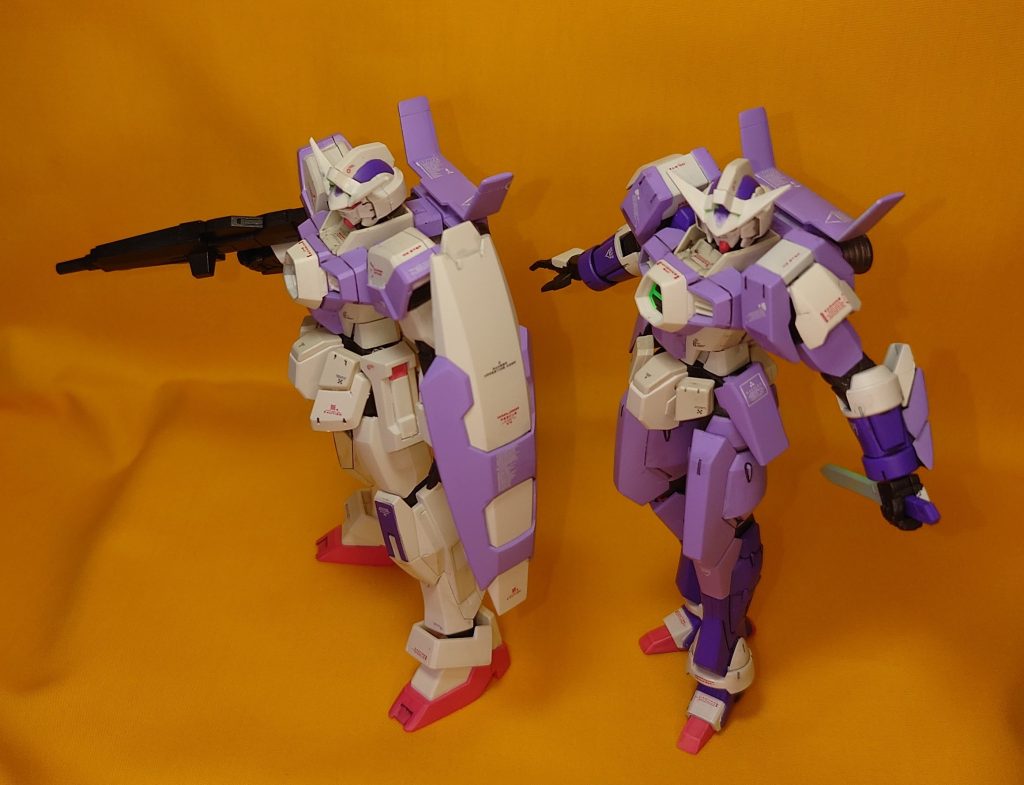 ノーマルと並べる。設定上はあり得ない並びｗ頭〜胴体は本来同一ということで塗装・仕上げも揃えました