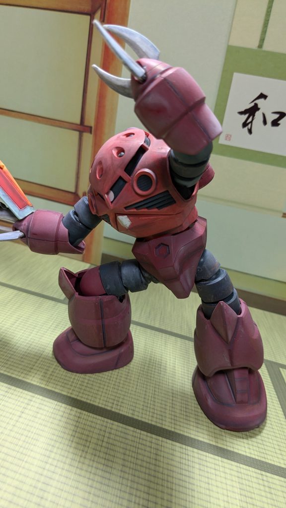 つや消しスプレーのかけすぎで白くなってます。当時はどのくらいかけたら良いのかもわからなかったので。