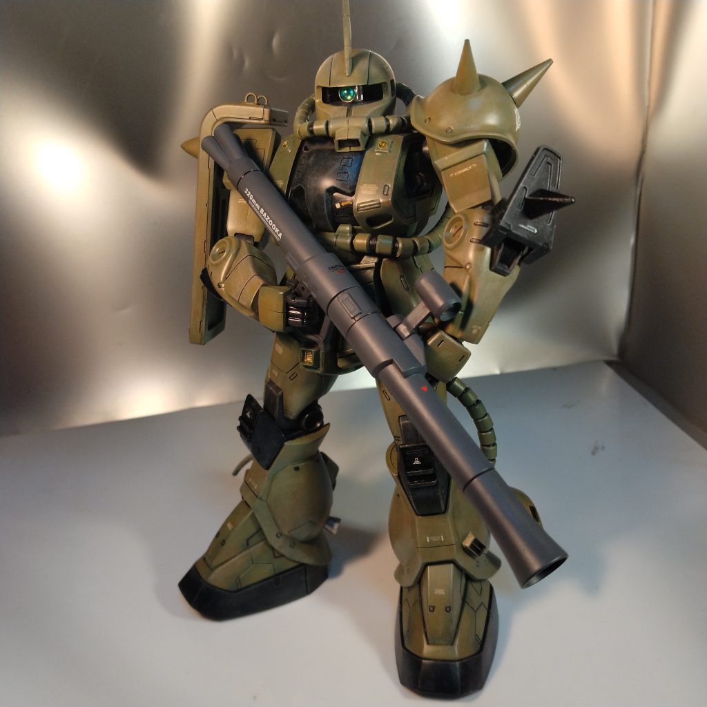 とは言え、やはり古いです!武器を持たせるのに一苦労です!(笑)マグネット付けようと思いましたが、今回はやめました!