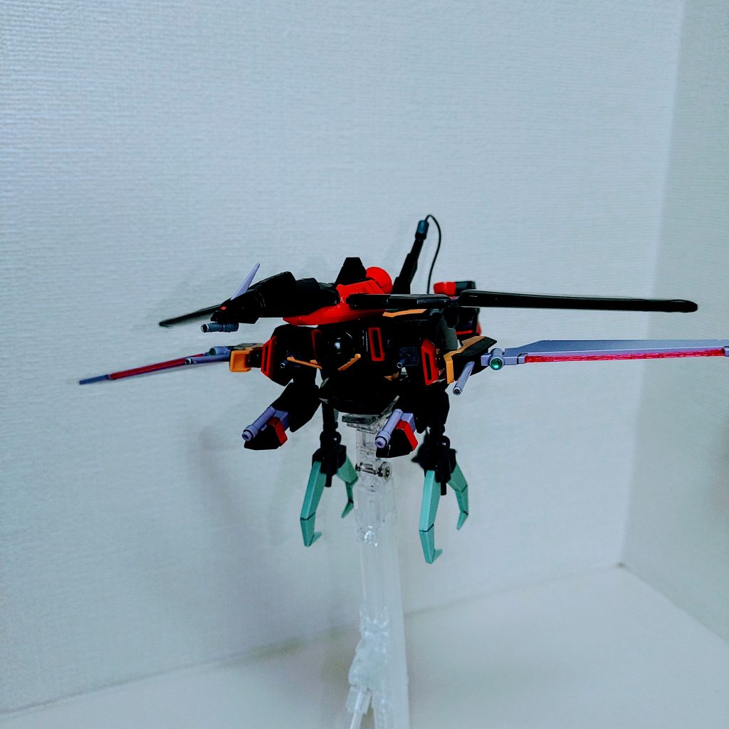 レイダー頭を正面向かせられないけど、かなりの正面火力。見えづらいけど肩やMA頭にも機銃移植してます。