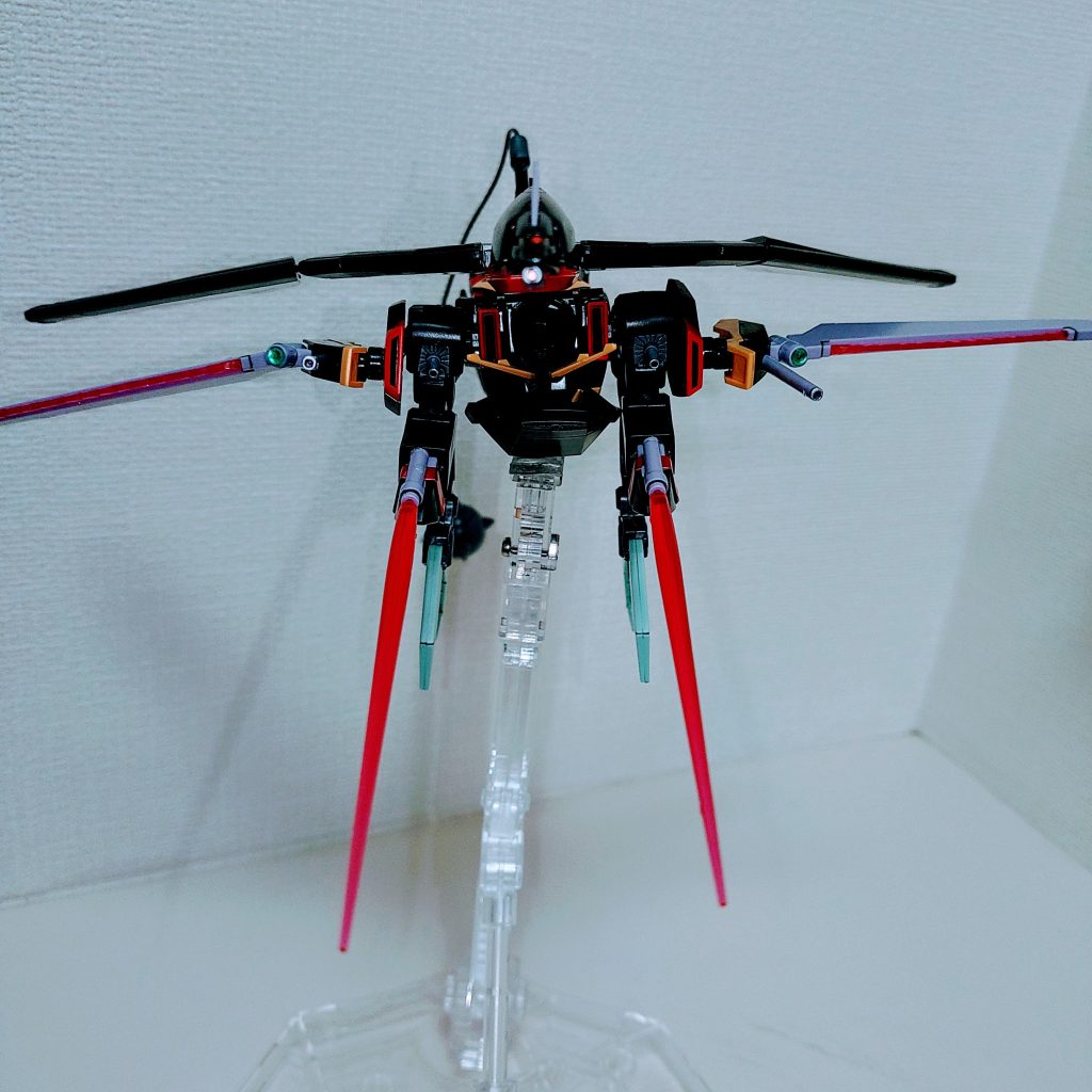 ワイバーン形態時ビームサーベル展開状態。やはりツォーンが正面向かないのが不満。