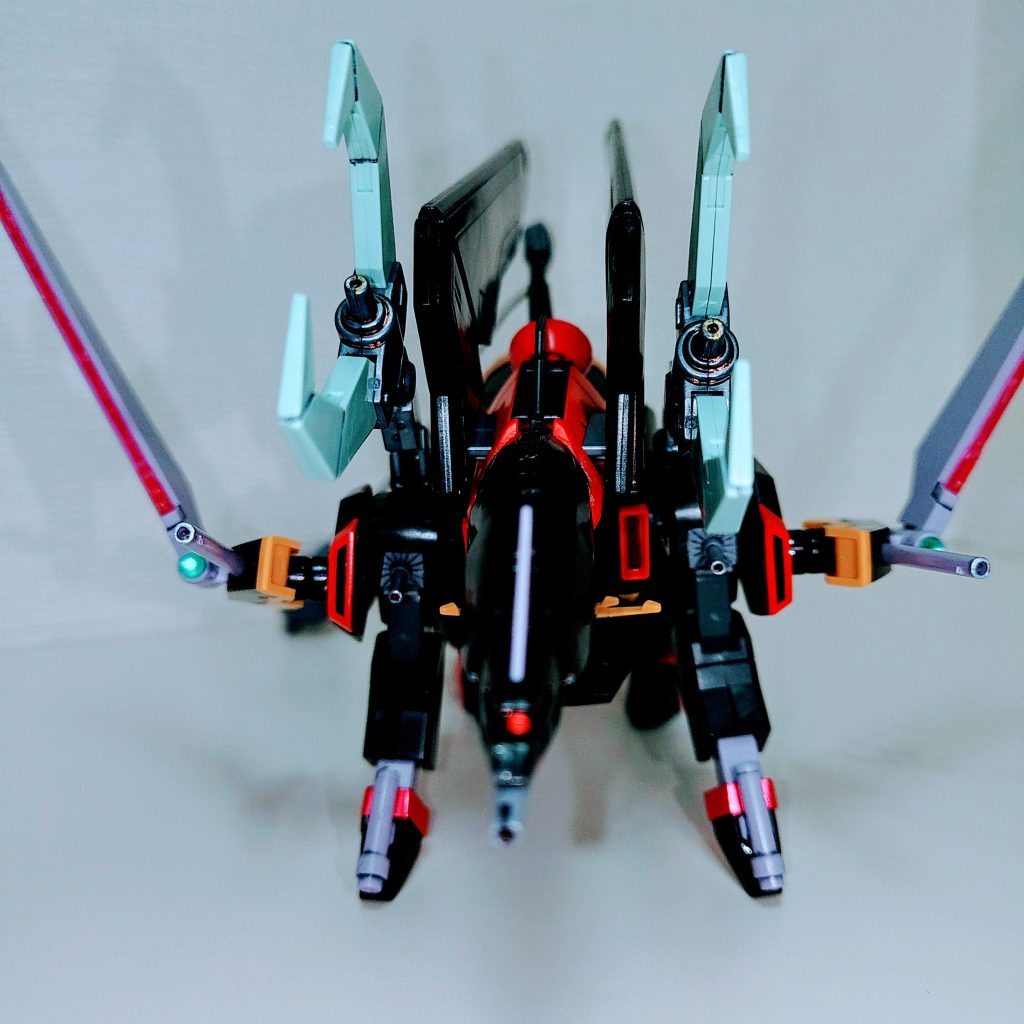 バクゥ形態時は爪プラズマが上に回り対空や格闘をフォローします。