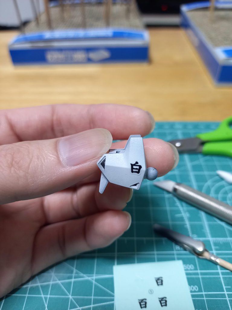 キット付属の『百』のシールをカットして『白』の文字を作りました✨実はかなりこだわったポイントです😃
