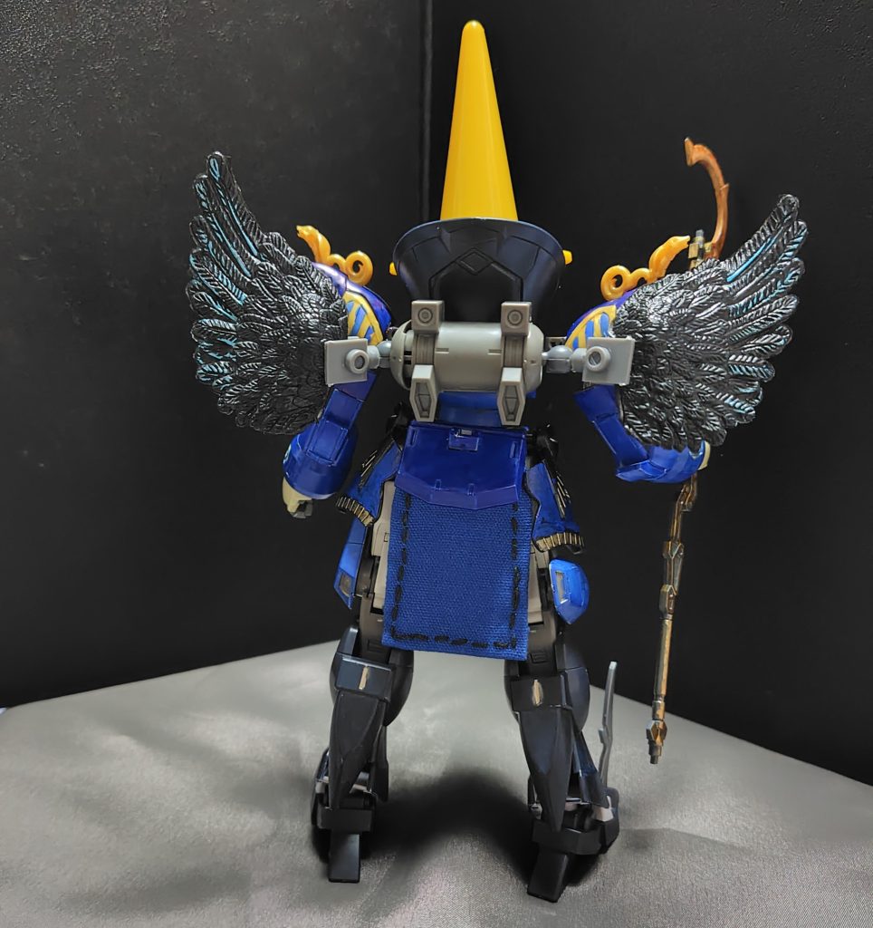 リアビュー羽パーツは100均ショップで購入したもので、バックパックに装着させてます。羽パーツ自体は接続パーツに挟んであるだけなので、簡単に外せます。