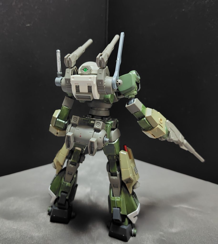 リアビュー・バオリパックは強化パーツの可動範囲に干渉するのでスラスター部分のパーツを外してます。・リアアーマーにデミトレーナー(チュチュパイセン用)のバックパックを移植しています。