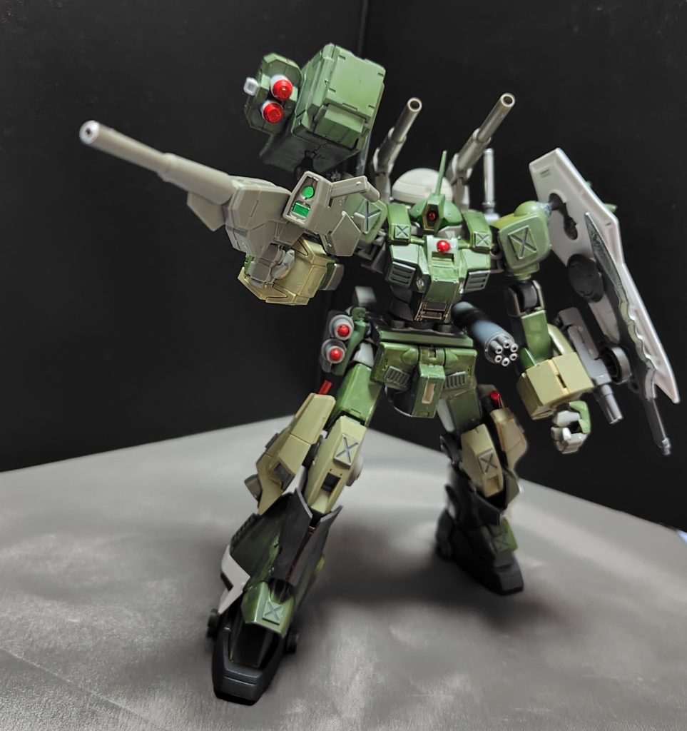 ○アサルトビームライフル連射・単射モードの切替が可能で、単射モード時はチャージショットも可能。○ビームキャノンバオリパックに付いてある2問のビーム砲。射角調整も可能で後方にも撃てる。