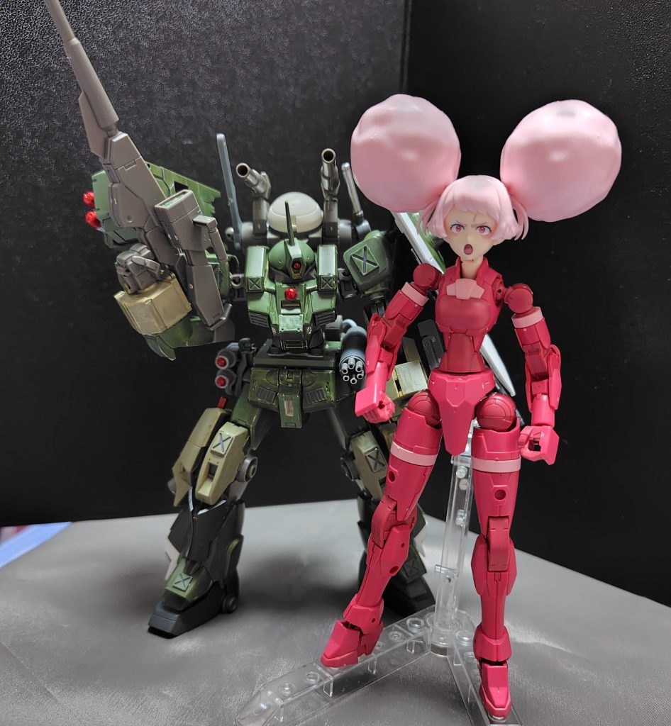 メインパイロットはチュチュパイセンです。今でも思うのですが、どう考えてもあのヘルメットの被り方は無理がある。あのポンポンは多分異能生存体か何かですよ。かつてはザクファントムでスコープドッグ風なのを作りましたが、今回は体格が似ているとされるデミシリーズでやってみましたが、よくできたのではないのかなと思います。