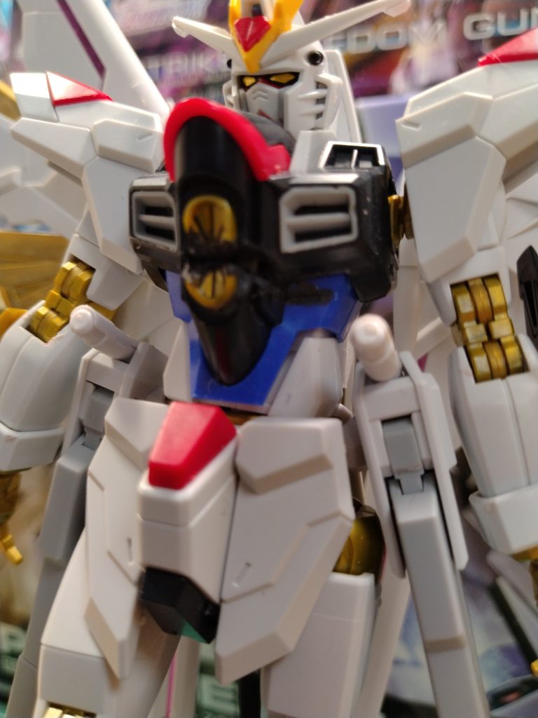 ﾃﾞｩﾝﾄﾞｩﾝ､､､､ダメージ加工は必要だ!そう思い・腹部ビーム砲を真っ二つ(切ったところを黒いマーカで塗ると簡単にダメージ表現！)     ・レールガンを切る・右ビームシールド発生装置を破壊してジャンクパーツで塞ぐなど