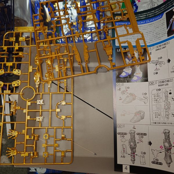 タイトルの通りRGストフリ作成開始ー!初めてのRGなのでワクワク今回は足パーツからです。ただ用事があったので中途半端な所で中断ですが(´・ω・｀)次回の更新をお楽しみにー（2枚目）