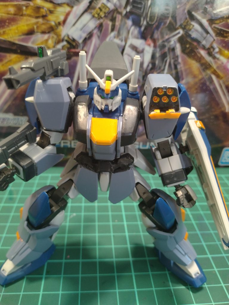 ミサイルポッドはBB戦士のデュエルから拝借サイズ感バッチリでちょっと軸を切ったらつきました!