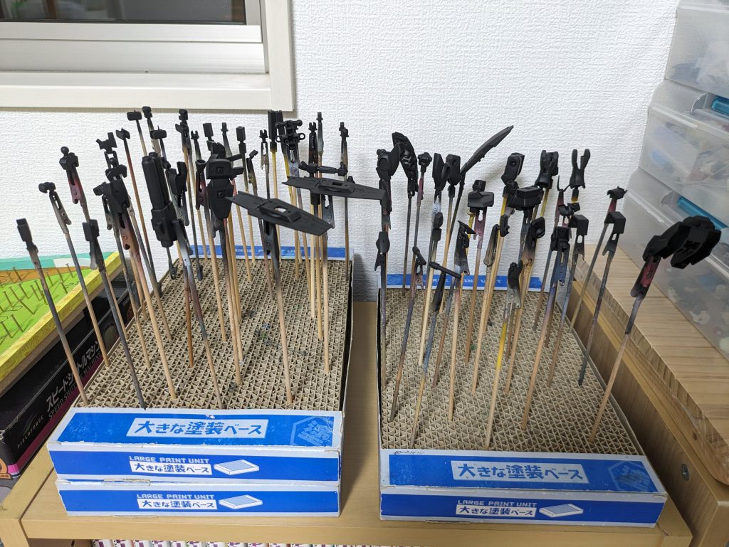 塗装は下地に黒サフを吹いて、黒立ち上げをしました😆