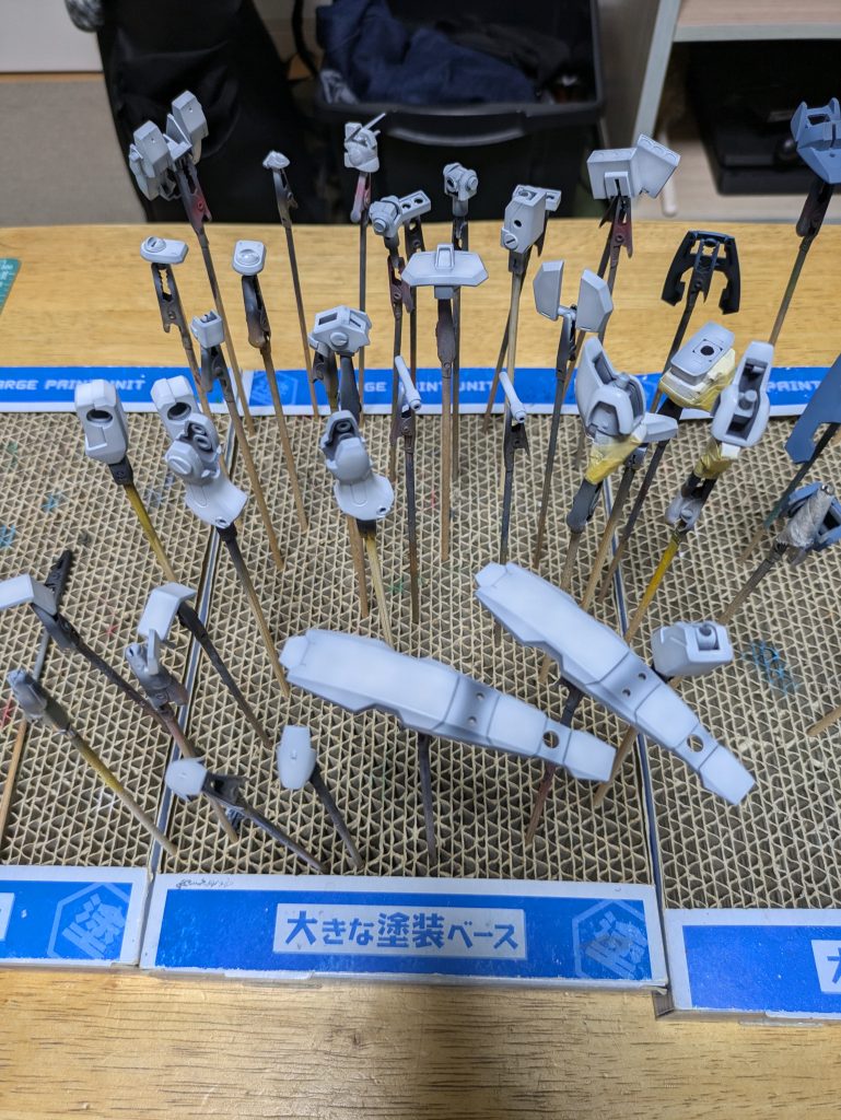 メインカラーは陰影を意識せずに、適当にムラを出しなから塗装するムラデーション塗装です🤣