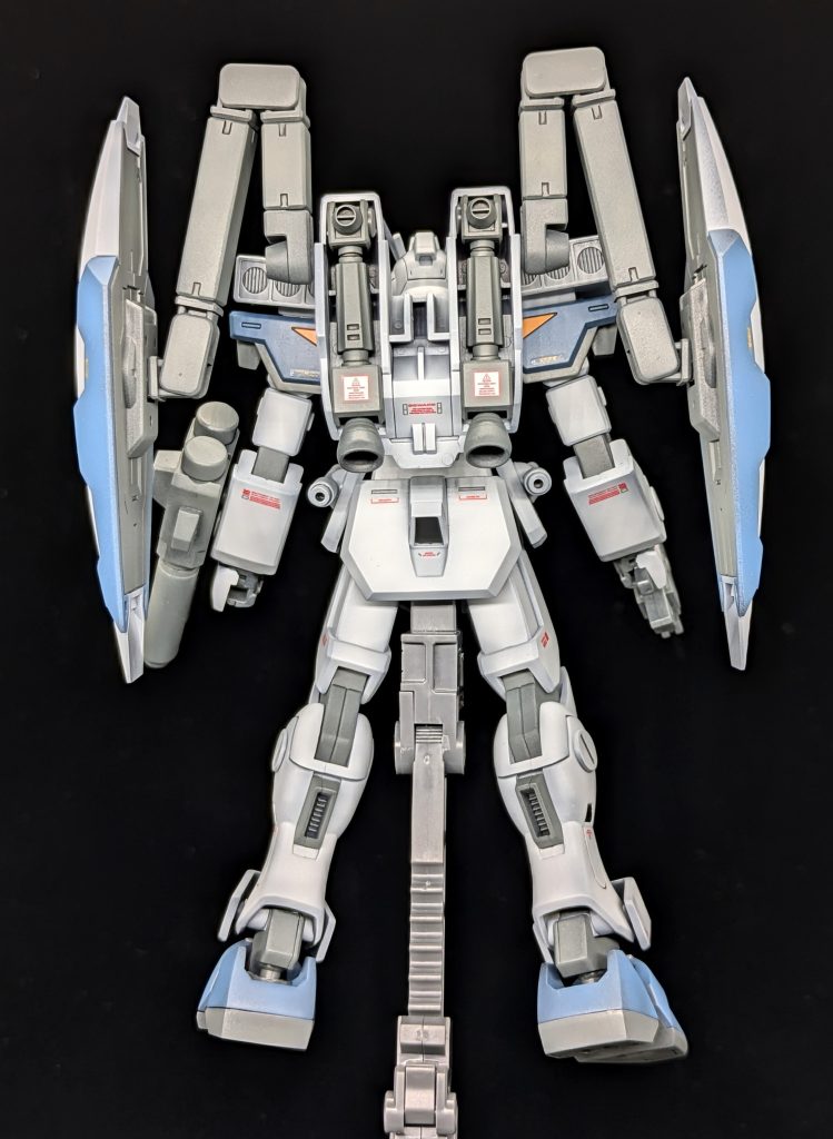 オリジナルキャラが多いSEED世界で、地球軍のナチュラルのエースパイロットが少なく、しかも機体にはガンダム系が多いイメージだったので、あえて量産型の105ダガーで専用機パーソナルカラーとして作りました😆シルエットはサンダーボルトのジムを参考に、カラーリングはデュエルを参考にして製作しました❗↓ポージングしながらご紹介