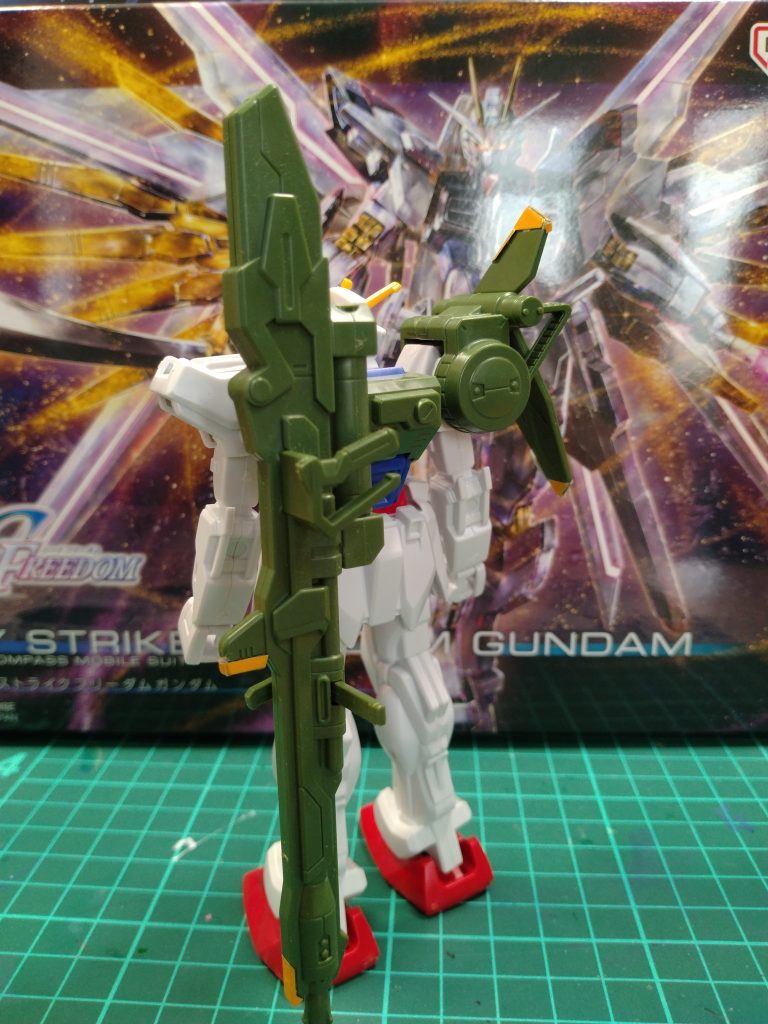 ストライカーパック中最大の火力を誇り、特にインパルス砲〈アグニ〉は戦艦の主砲クラスの威力を持ち、至近弾ですらシグーの腕をもぎ取った程である。(コレクションシリーズより)