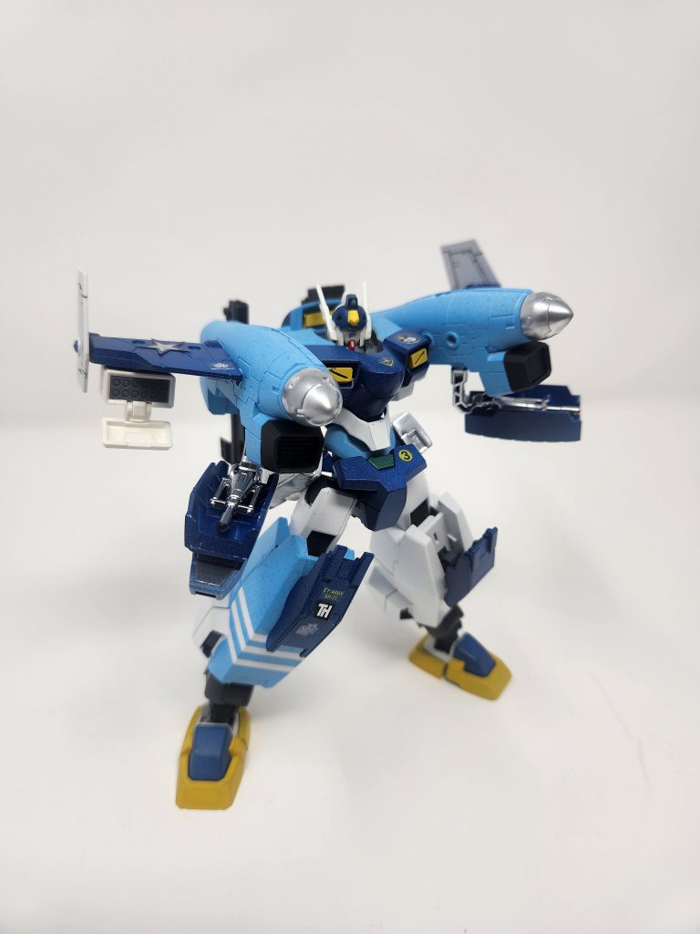 Even though its arms are turbines, it can fold out its machine gun cannon, along with its beam saber under its arm. It also has missile pods for more firepower. 