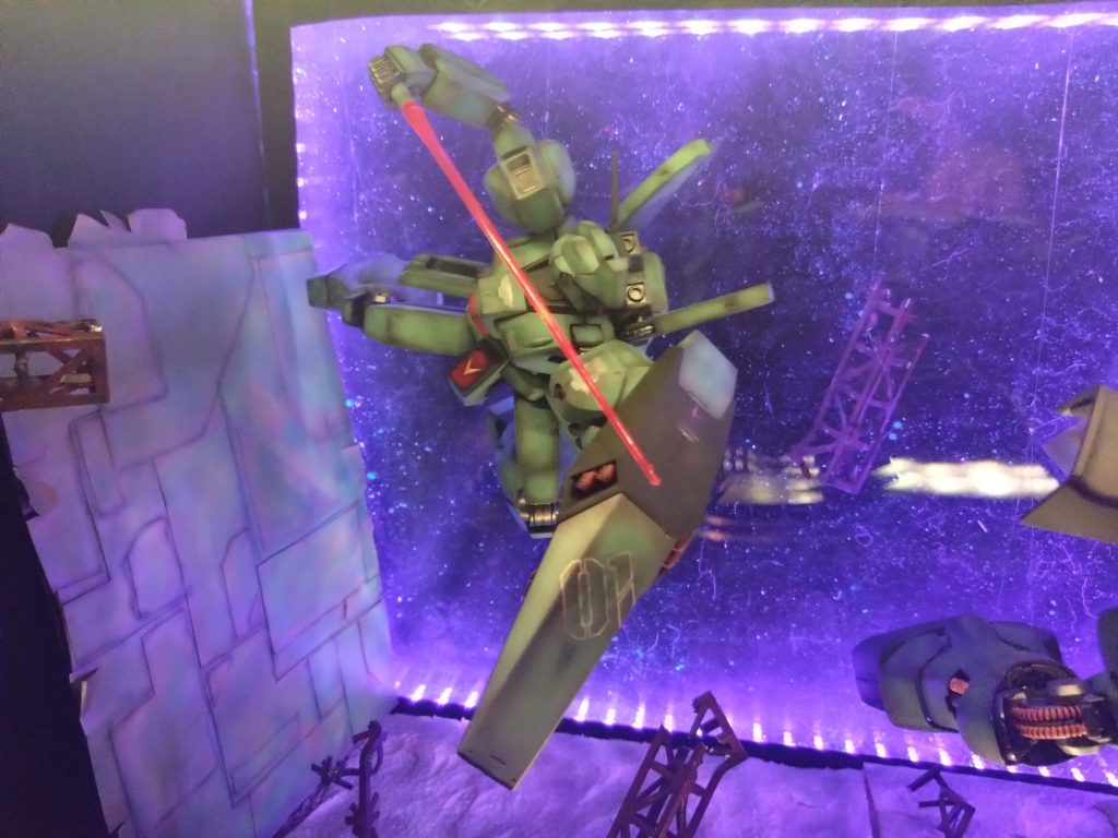 ジオラマ使用時の画像になりますせっかくなのでスタンドを使わず釣り糸での展示をしてみました😁なにげに疲れる作業でした😂