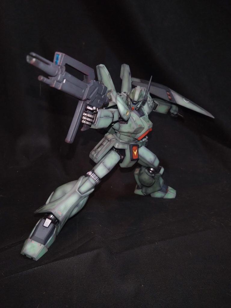 ライフル、シールドにも同様の塗装を施しましたMGジェガンの組やすさもさることながら、可動域と保持力が優秀なので作ってて楽しかったですね😁