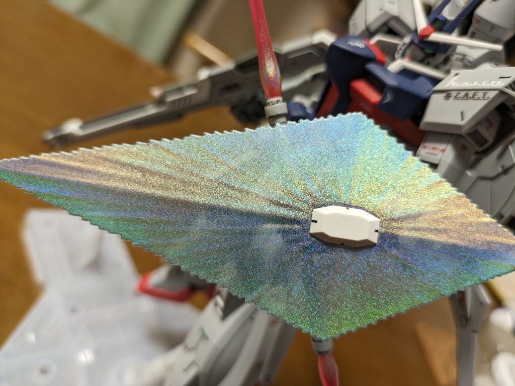 ガンマカ・ホロシルバーをエアブラシで薄めに塗布しました。気に入ったのでこれからビーム系はしばらくこればかり使いそうです。