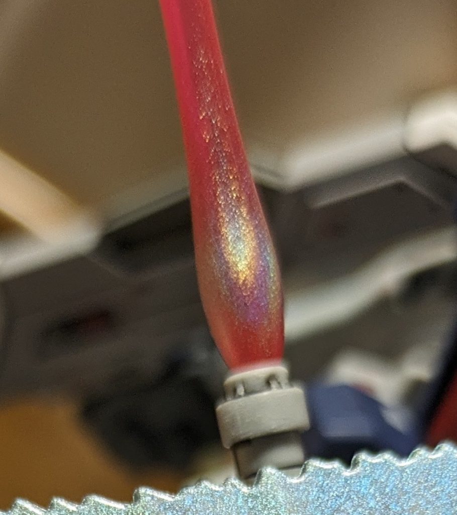 サーベル根元も少しガンマカコートしました。