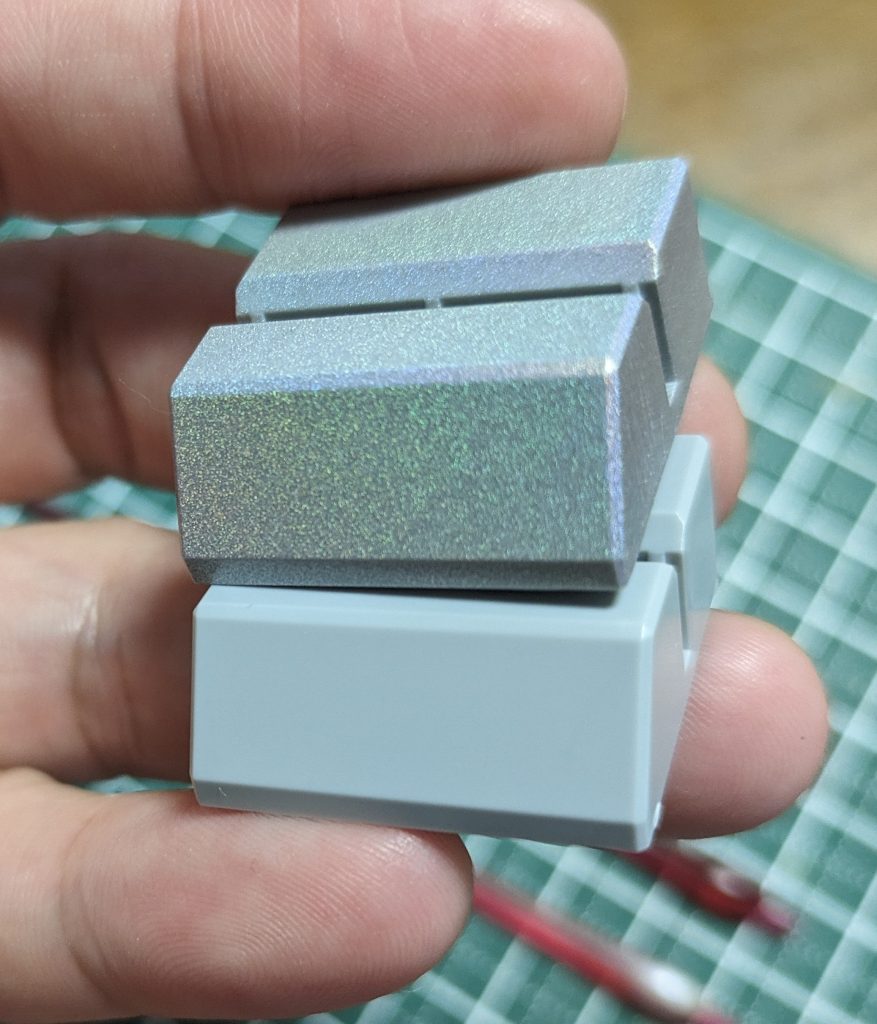 そしてレイくんのアクスタもホロシルバーでコート。