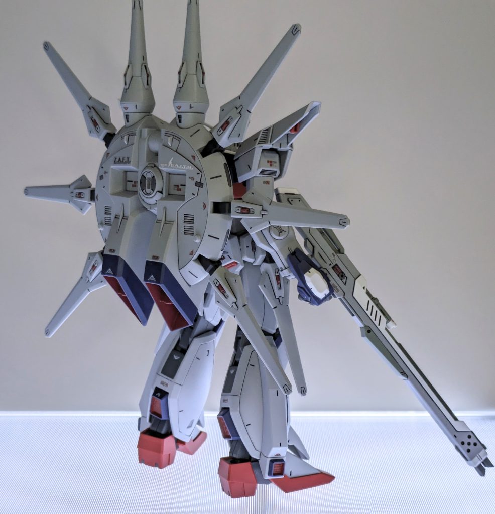 少し古いキットなので合わせ目がガッツリ真ん中に来ますがそのままでも十分に楽しめます。