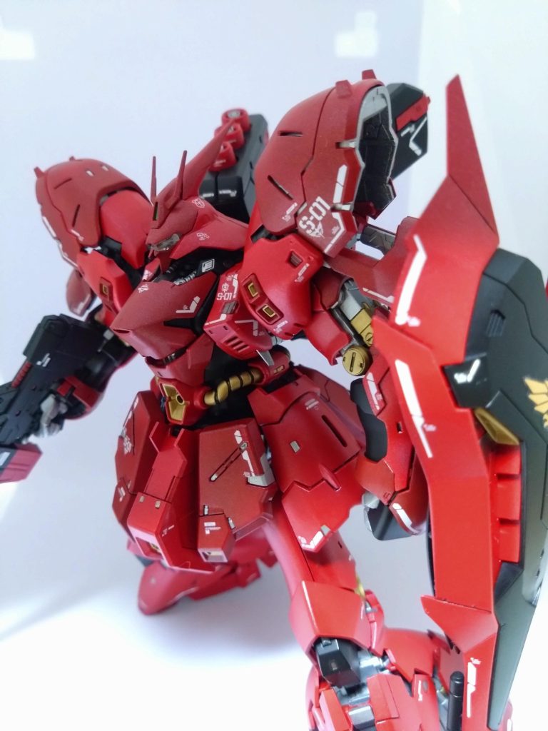 関節がギチギチでポージングは難しいです。作成中にパーツ3個くらい破損しました。リカバリー出来て良かった。