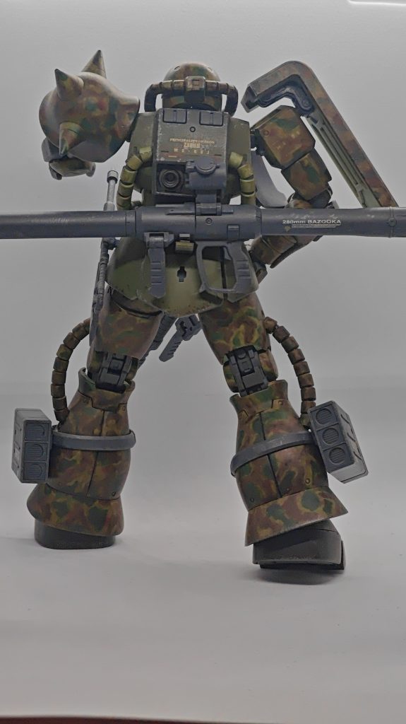 ちょっとわかりにくいですが、胴体も色味を変えて迷彩塗装してます。