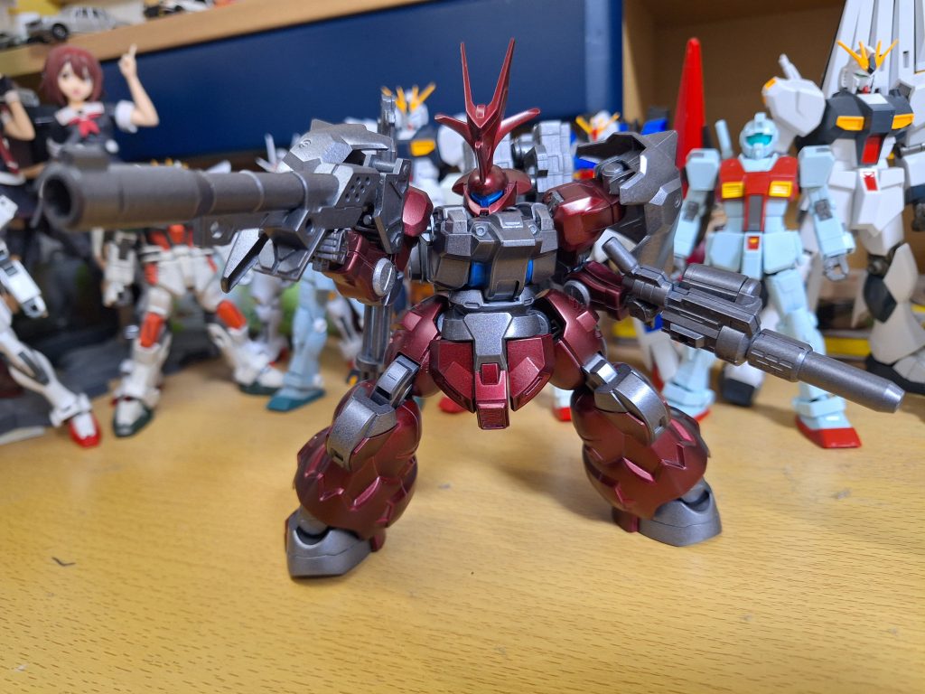 「重量二脚だから武装してなんぼやろ!」という考えで制作を進めた結果、バズーカ、火炎放射器、肩ガトリング、クソデカ連装ミサイルというアホみたいなアセンになってしまいました…きっと重量過多でまともに動きませんが個人的には気に入っています