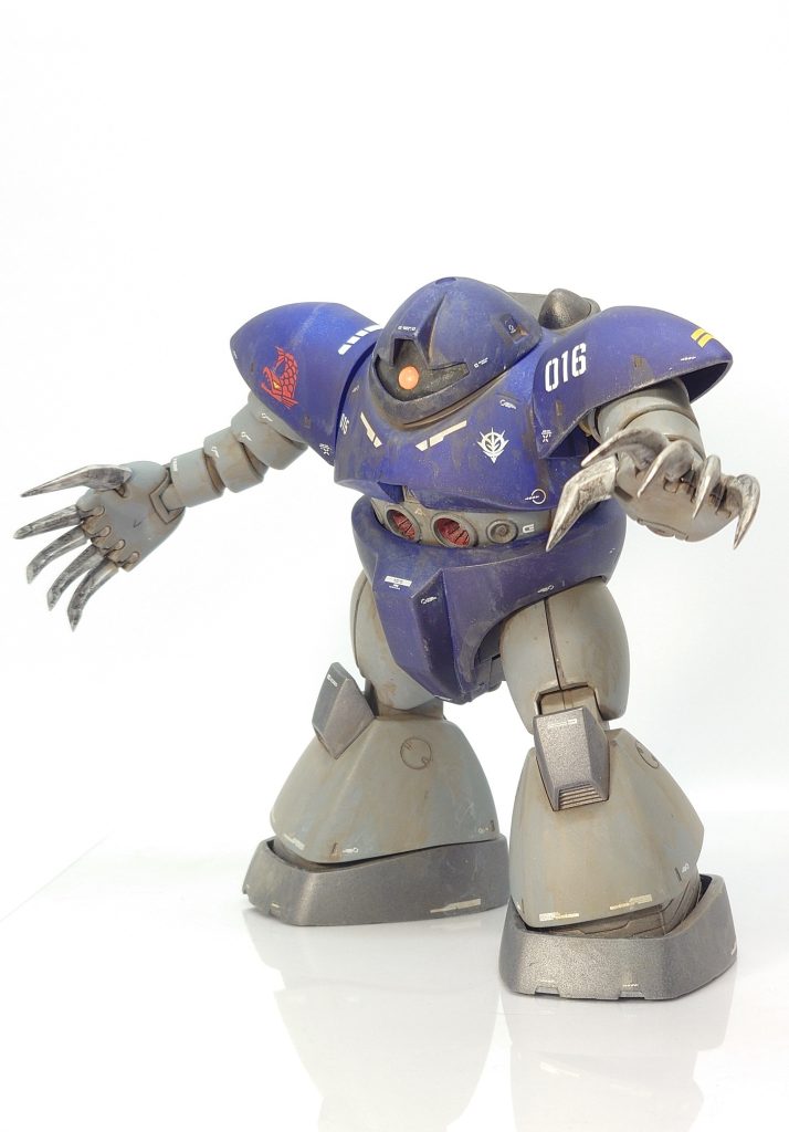 腰の見えにくい合わせ目を段落ちモールド化した以外は全ての合わせ目を消しました。アイアンネイルはときんときん（愛知の方言でめちゃ尖っている、の意）に仕上げました。目はくり抜いたあとHアイズで別パーツ化しています。