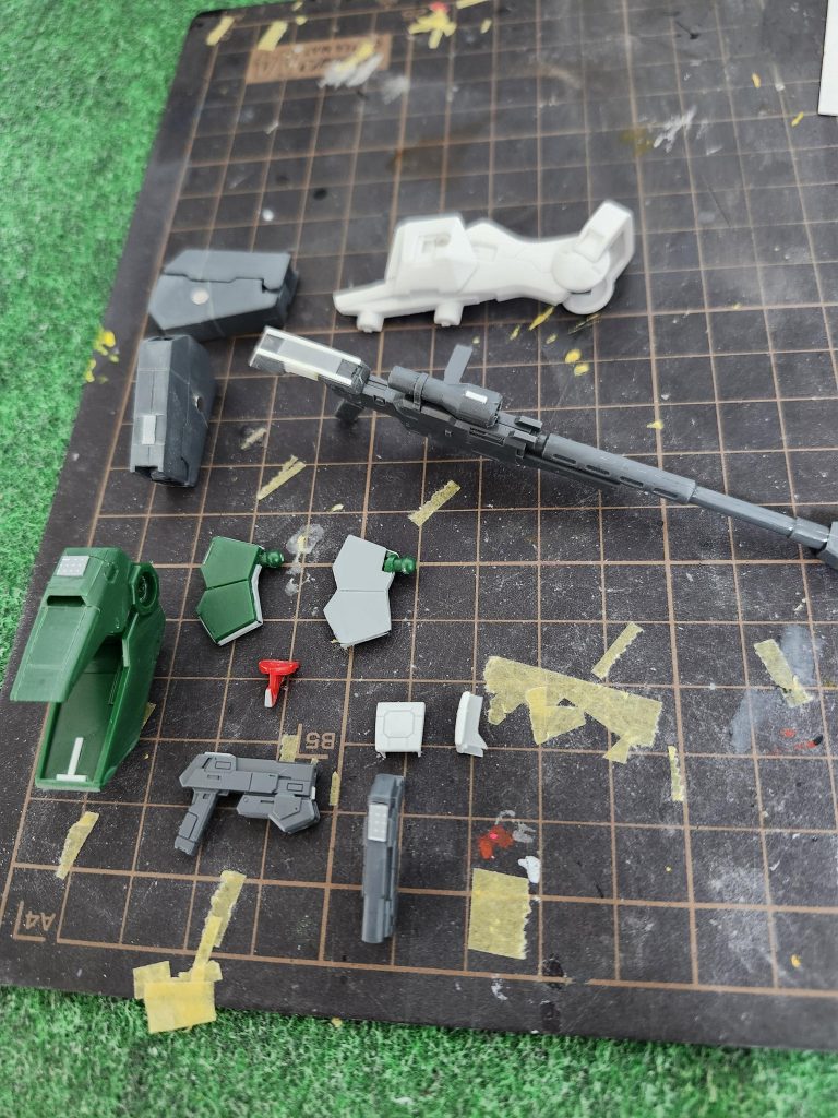 多少いじってはいますが、プロポーション変更はなしハンドパーツはロボマニを使用。手の甲とライフルを改造するハメに、、、