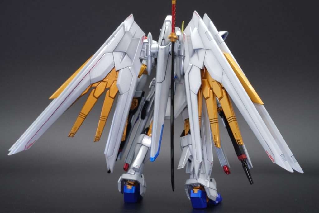 フツミタマはスターブライトジェラルミンの上からクリアーブラックでキャンディ塗装にして奥行きのある黒刀にしています。