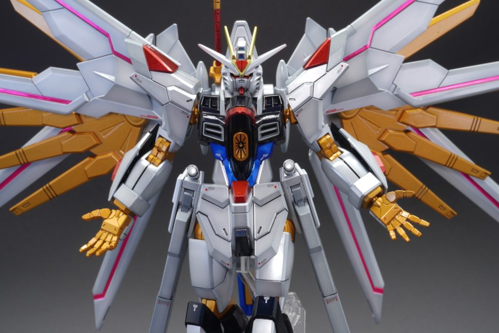 ここまでご覧頂きありがとうございました。下記塗装レシピです。・本体ネイビー…ブラックサフ、プリズムブルーブラック、クリアーブラックホワイト…ブルーグレーサフ、アルティメットホワイト、ムーンストーンパールグレー…ブラックサフ、ニュートラルグレー2、パールマーズライトグレーブルー…パープルサフ、ウルトラブルー、パールウルトラマリンブルーブリリアントレッド…パープルサフ、エヴァレッド、パールプレミアムレッドブリリアントイエローゴールド…ブラックサフ、メタルイエローゴールド…ブラックサフ、ヴィクトリーゴールド、蛍光イエロー+蛍光オレンジ