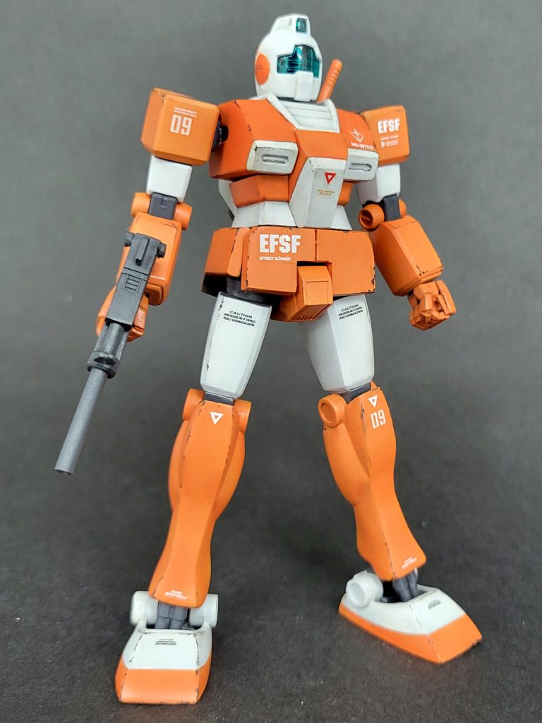 胸部、腹部は左右3mm幅詰め。腰回りのアーマーは、2.4mmのプラ板で新造し、股間部は、旧キットのものを前後逆にし取り付け。