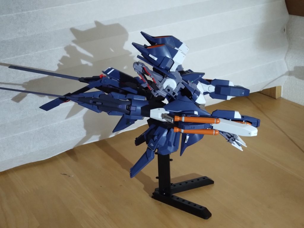 全体像としてはこんな感じヘイズルIIのコンポジット・シールド・ブースター2基を装備しています