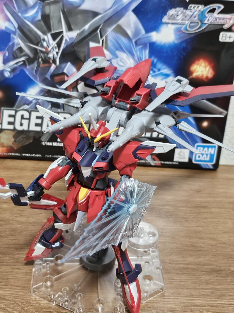 はね上げも可能です。レジェンドの色とイモータルジャスティスの色が無塗装で噛み合うのでホントにかっこいい。