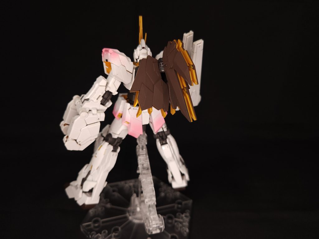 また、サブ色のピンクはグラデーションを1部にかける程度に抑えました。また、アーマードXCは茶色で外側を塗りねねちの好きなカブトムシ、クワガタを彷彿とさせるカラーリングにしました。