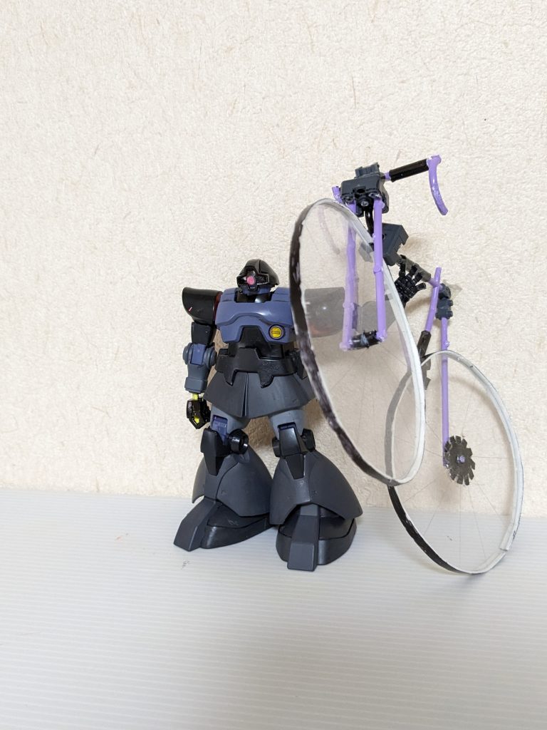 自転車に乗るドム–3枚目/制作者：iinesisugitanokana