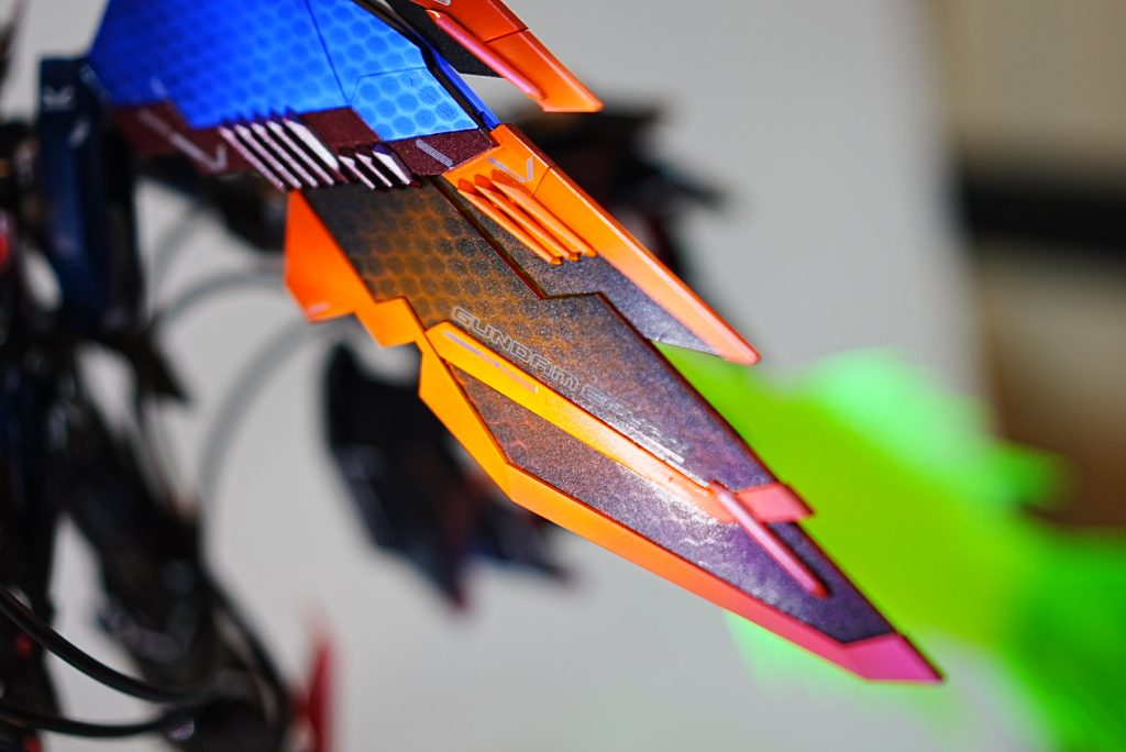 ウィングの塗装はUVライトをあてるとウロコっぽくなるように塗装しました!