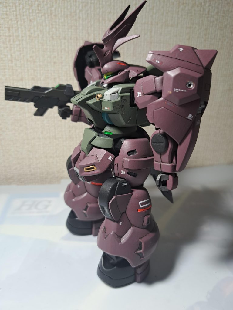 この機体色だと白デカール以外目立ちません