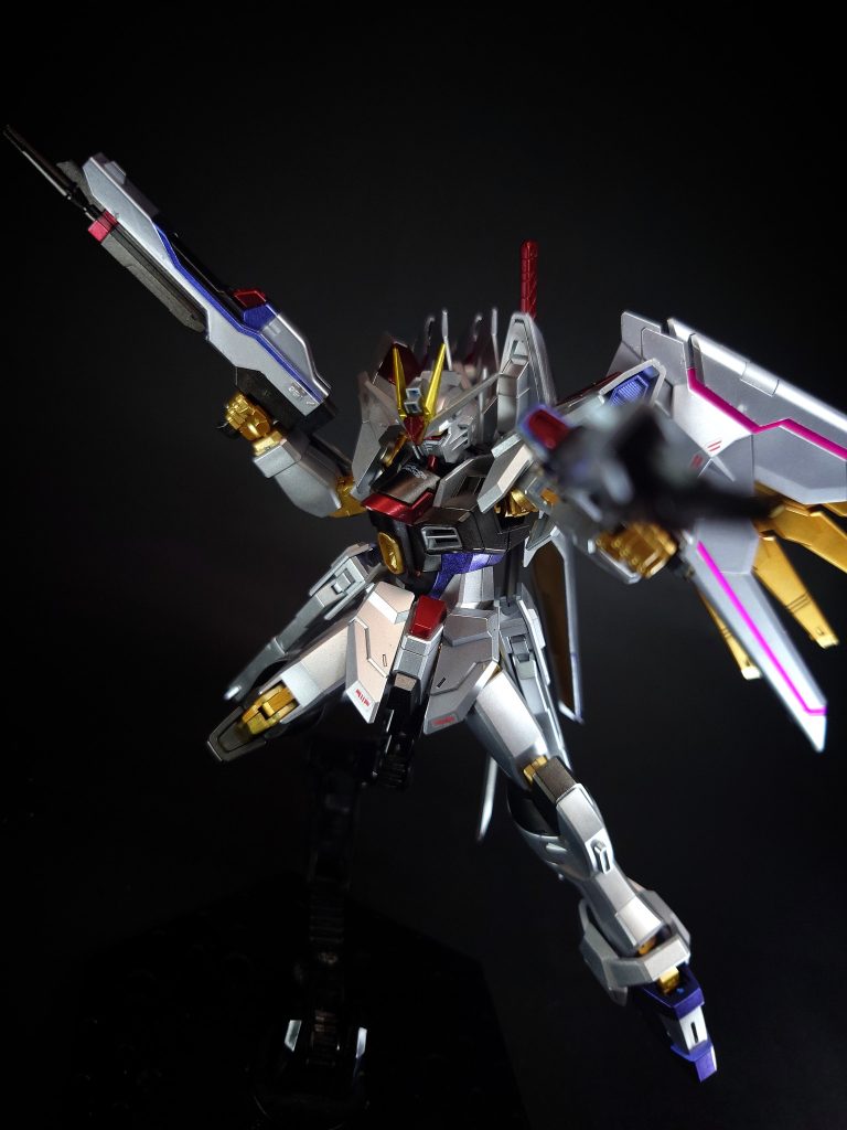 武装・必殺攻撃    編集ストライクフリーダムガンダム弐式側    MMI-GAU2A ビクウス2 31mm近接防御機関砲頭部に2門内蔵されている近接防御火器。MA-M21KF 高エネルギービームライフルMA-M20ルプス ビームライフルを改良した本機専用の携行武装。2本を前後に直列でジョイントする事でより長射程高出力のロングライフルとして使用する事が出来る。